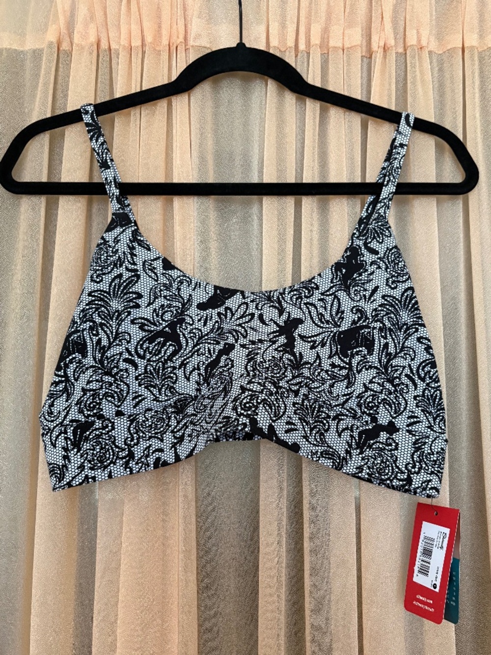 Bralette with lace and naughty pose design